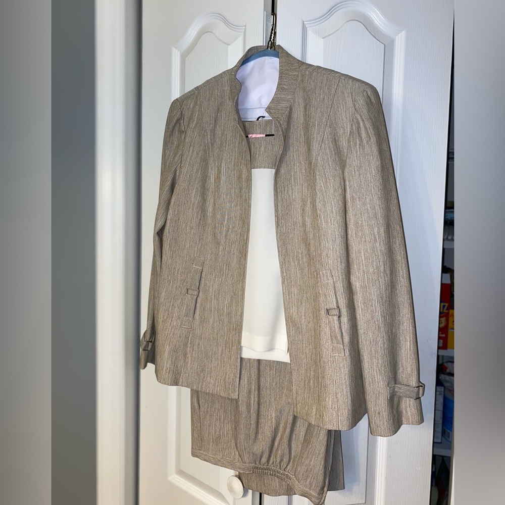 Perceptions Suit Size 8